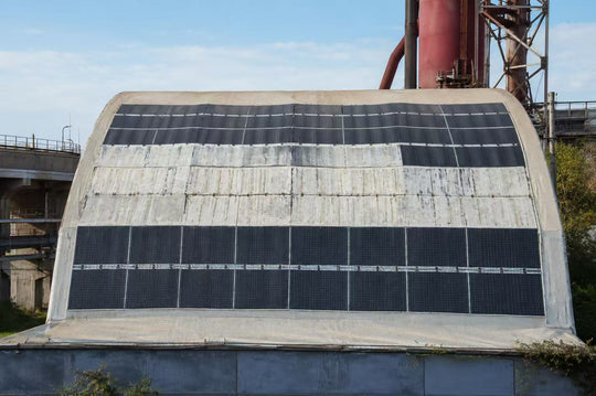 SERAPP flexibles 200W Solarmodul auf einem gewölbten Dach direkt montiert